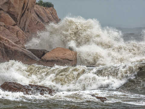 Croucher Ecology | Surging sea at Nam Tan, Cheung Chau, as Typhoon Mangkhut passes Hong Kong